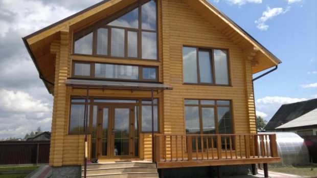 6 tips for choosing and installing windows in a wooden house
