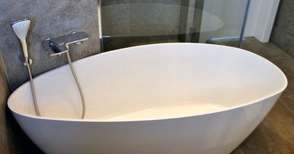 5 padomi lietus marmora vannas izvēlei: plusi, mīnusi, ražotāji