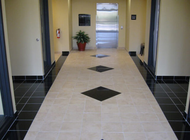 Choisir des carreaux de sol dans le couloir: conseils et photos