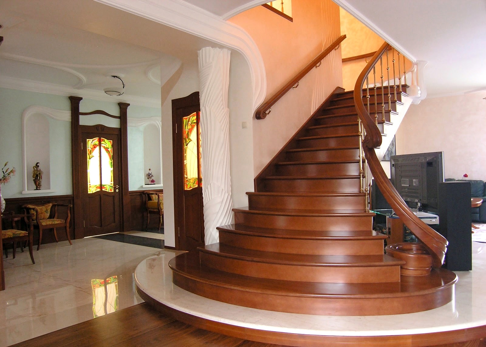 Escalier de marche dans la maison 2