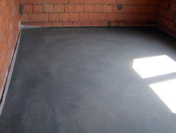 cementa-smilšu grīdas segums
